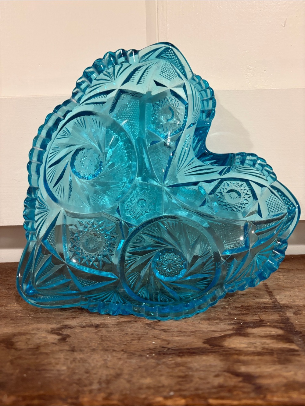 Vintage L.E. Smith aqua blue heart-shaped glass trinket dish.